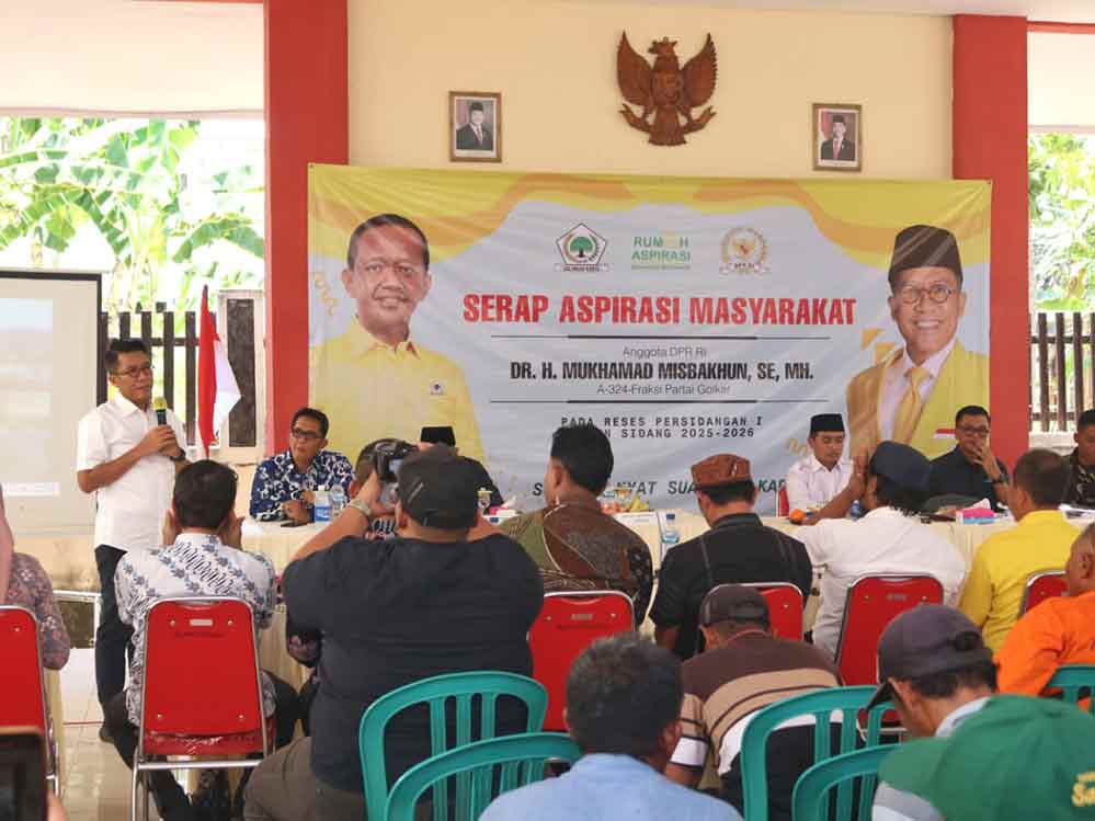 Wali Kota Pasuruan, Adi Wibowo saat menjelaskan pentingnya menjaga kebersihan sungai kepada masyarakat. 