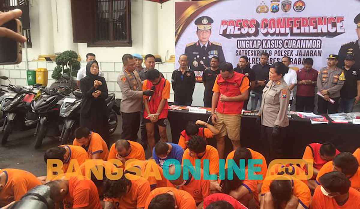 Konferensi pers terkait curanmor di Mapolrestabes Surabaya.
