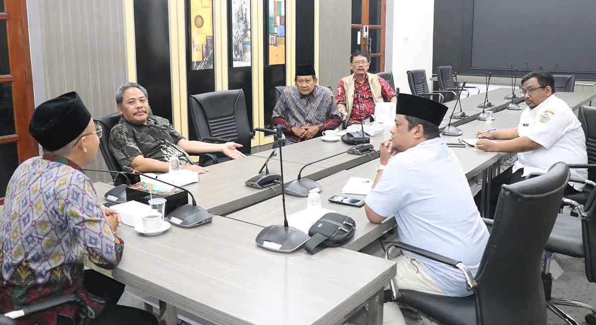 BK DPRD Gresik saat menggelar rapat internal dalam rangka membahas oknum anggota yang meminta jatah berupa 2 unit rumah di The Oso Kedamean. Foto: Ist