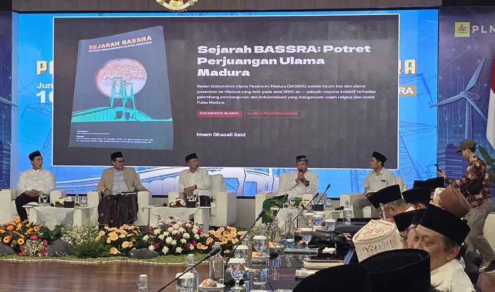 Prof. KH. Imam Ghazali Said saat menyampaikan pemaparannya di acara Halal Bihalal dan Bedah Buku di Surabaya. (Ist)