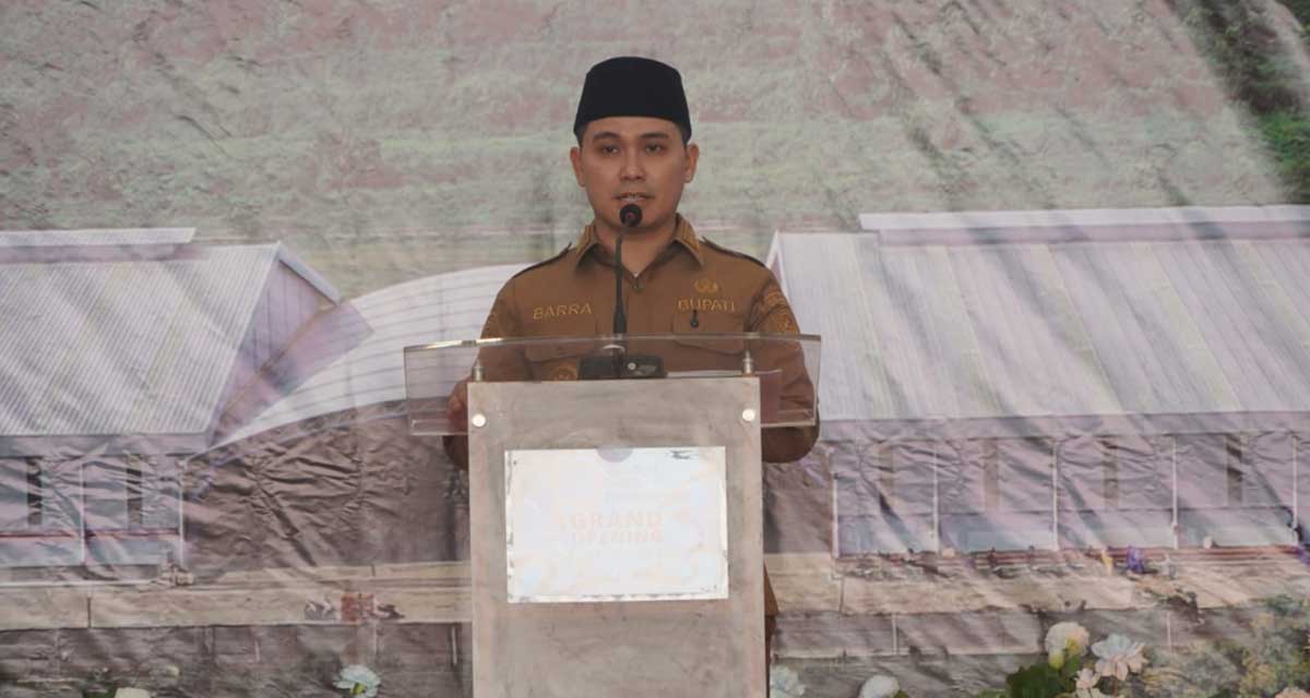Bupati Mojokerto saat memberi sambutan.