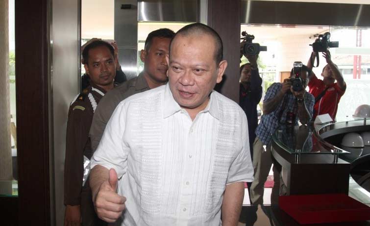 La Nyalla Mattalitti usai diperiksa di Gedung Bundar Kejaksaan Agung, Jakarta pada Selasa (31/5).