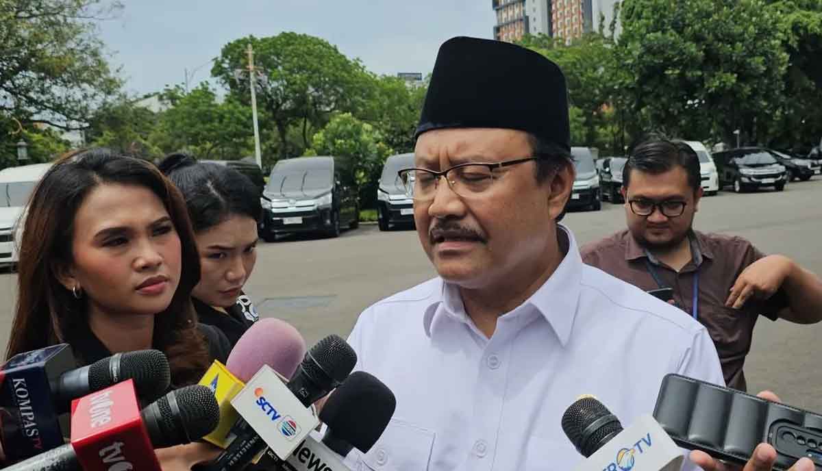 Menteri Sosial, Saifullah Yusuf, saat memberi keterangan ke awak media.