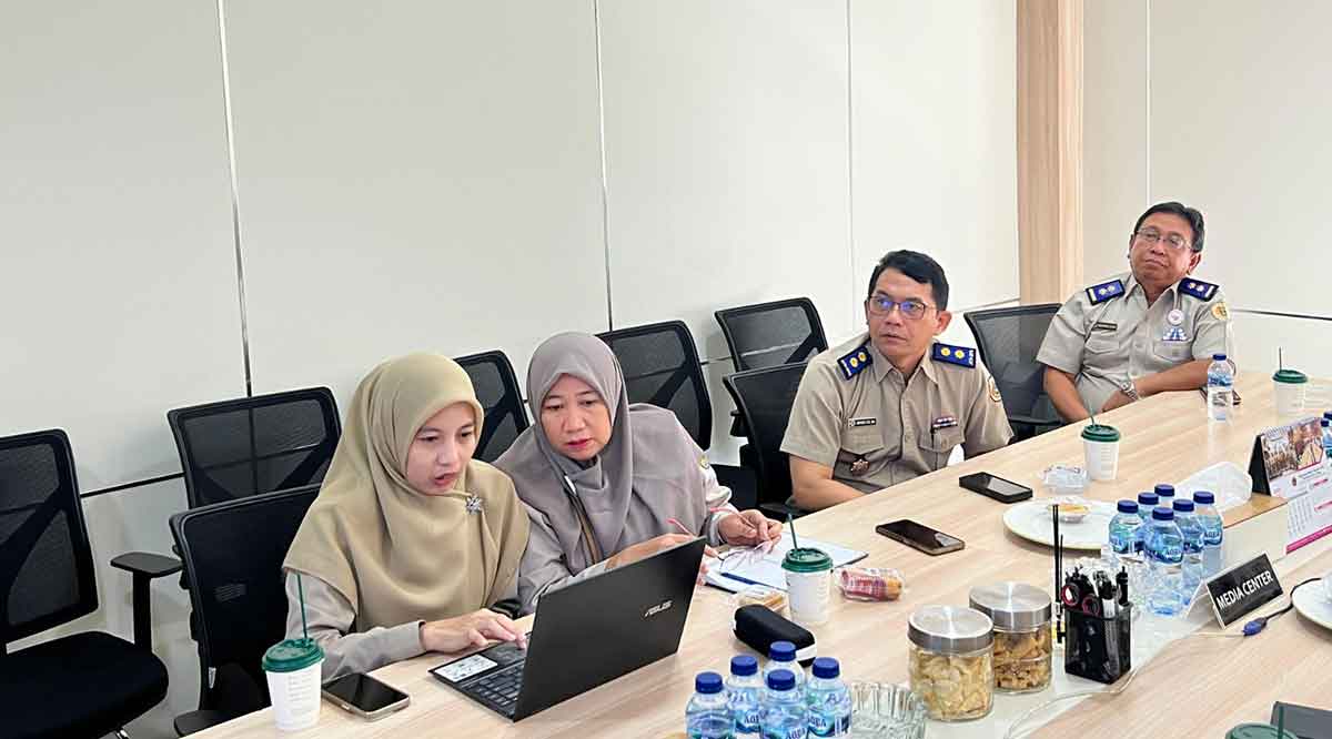 Jajaran Kantah Kabupaten Pasuruan saat mengikuti monitoring dan evaluasi Zona Integritas.