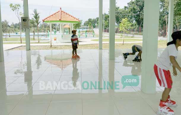 Salah satu taman kota yang kini tengah dalam proses penyelidikan Kejaksaan Negeri Kota Kediri. 