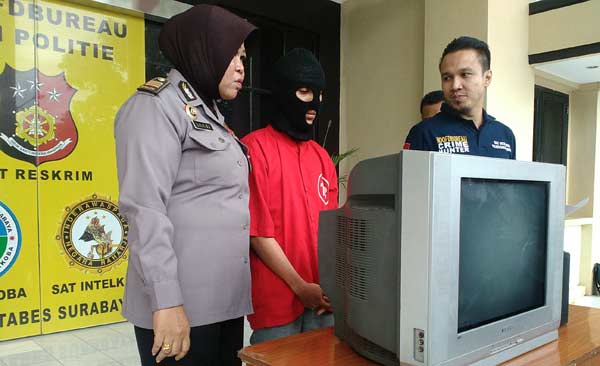 Pelaku penggelapan uang toko oli yang gagal menikah. foto: ekoyono/ BANGSAONLINE
