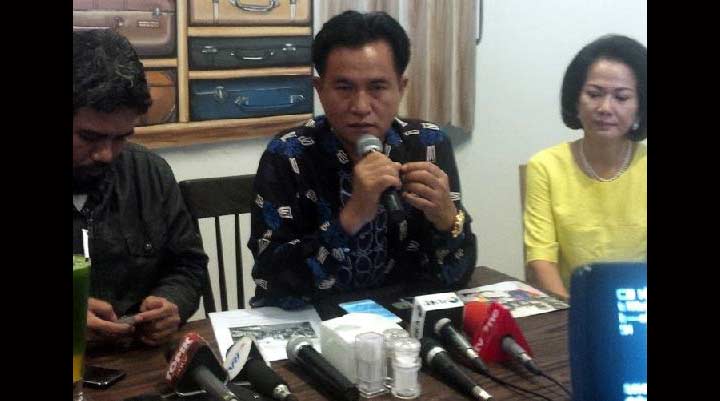 Yusril Ihza Mahendra saat memberikan keterangan pers terkait rencana penggusuran kawasan Luar Batang, Penjaringan, Jakarta Utara. foto: rakisa/ BANGSAONLINE
