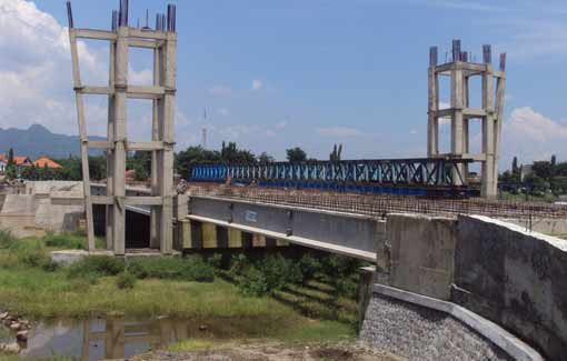 Salah satu dari tiga mega proyek yang masih belum tuntas, pembangunan jembatan Brawijaya.