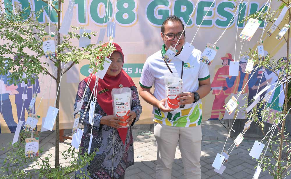 Ketua HUT ke-52 PG Ari Primantara (kanan) saat pelaksanaan PG Inspiration Day di SDN 108 Benjeng, Gresik.