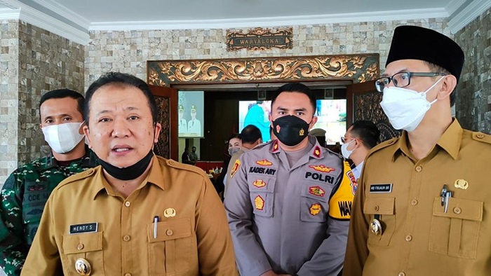 Bupati Hendy usai menerima rombongan tamu anggota Komisi E DPRD Provinsi Jatim di Pendopo Wahyawibawagraha, Selasa (18/5).