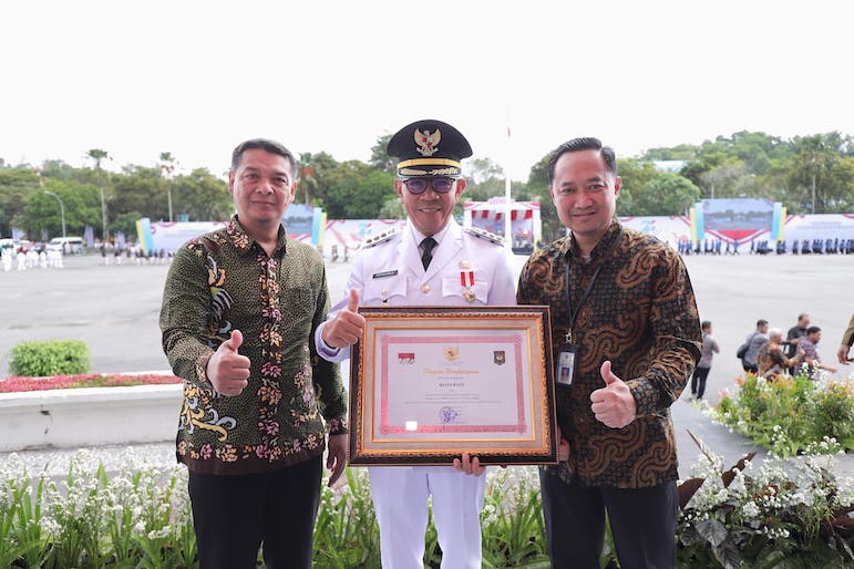 Wali Kota Batu Terima Penghargaan Peringkat 6 Nasional atas Prestasi Kinerja Pemda 2024
