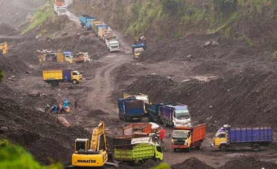 Tambang pasir ilegal di Lumajang