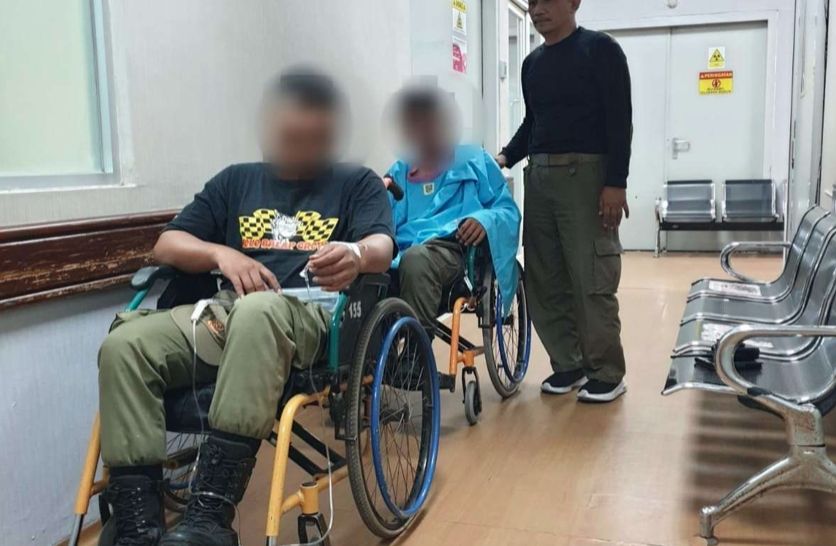 Dua orang petugas Satpol PP Kota Surabay korban penganiayaan (dok. RRI)