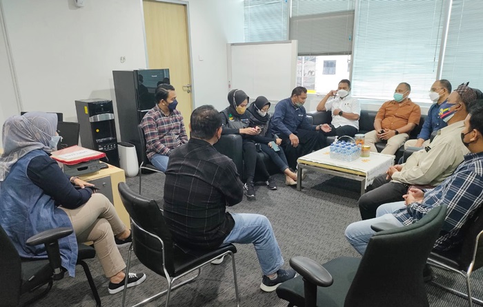 Tim Monitoring dan Evaluasi Kemensos, serta Mabes Polri saat pertemuan dengan Dinsos, Polres, dan penanggung jawab bansos. foto: ist.