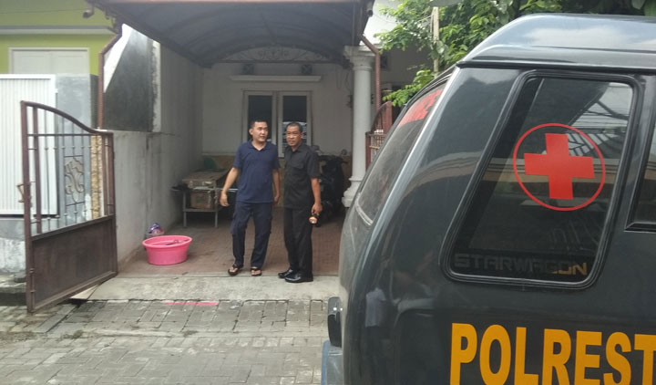 TKP kebakaran rumah di Perum Gading Kirana G 32, Desa Sidokepung, Kecamatan Buduran, Sidoarjo.