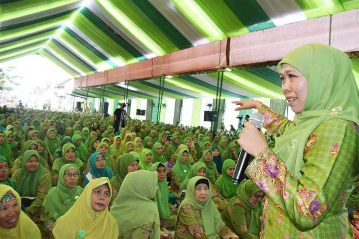 Khofifah di depan ribuan massa Muslimat.