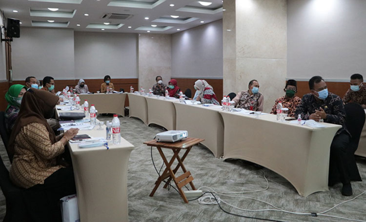 Wali Kota Batu Hj. Dewanti Rumpoko mengikuti kegiatan koordinasi forum kemitraan yang diselenggarakan oleh BPJS Kesehatan Cabang Malang di Hotel Aston Kota Batu, Selasa (20/4/2021). (foto: ist)