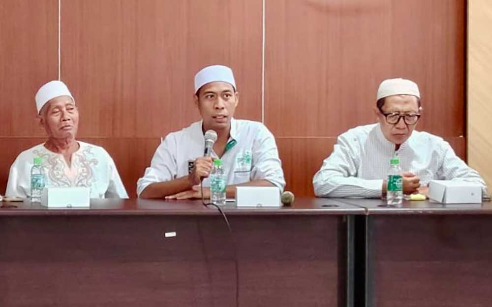 Katib Idaroh Syu’biyah Jatman Tuban Kiai Muhaimin (tengah) bersama KH. Fathul Huda, Rois Majelis Ifta Idaroh Syu’biyyah Jatman Tuban sekaligus Rois Idaroh Wustho Jatman Jawa Timur saat menggelar rakor kegiatan tahun 2025.