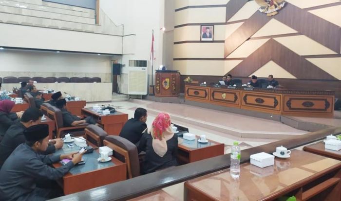 Sidang paripurna agenda interpelasi Bupati Jember Faida yang digelar di gedung DPRD Jember, Senin (23/12) lalu.