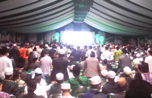 Suasana sidang pleno Muktamar ke 33 NU di alun-alun Jombang, Minggu (2/8).