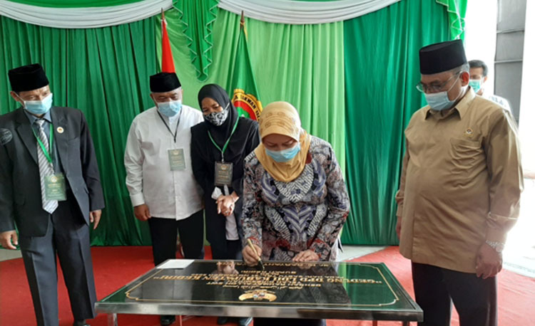 Bupati Kediri dr. Hj. Haryanti Sutrisno meresmikan Gedung DPD LDII (Lembaga Dakwah Islam Indonesia). (foto: kominfo)