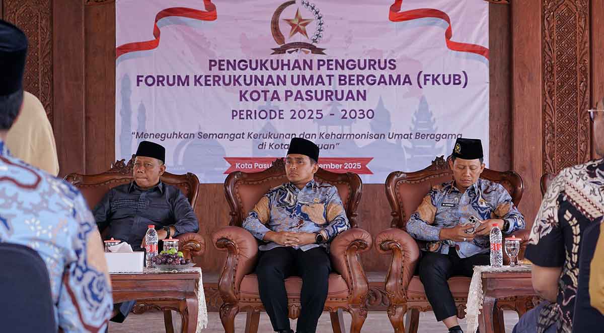 Wali Kota Pasuruan saat menghadiri pengukuhan FKUB Kota Pasuruan 2025-2030.