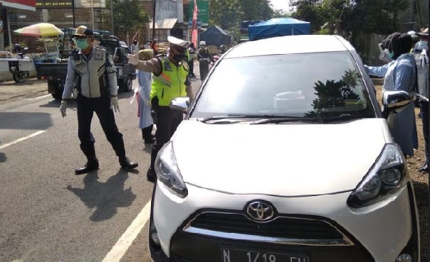 Akses Masuk Blitar Dirazia: Rombongan Pengantin Diminta Balik, Ada Santri Demam Tinggi