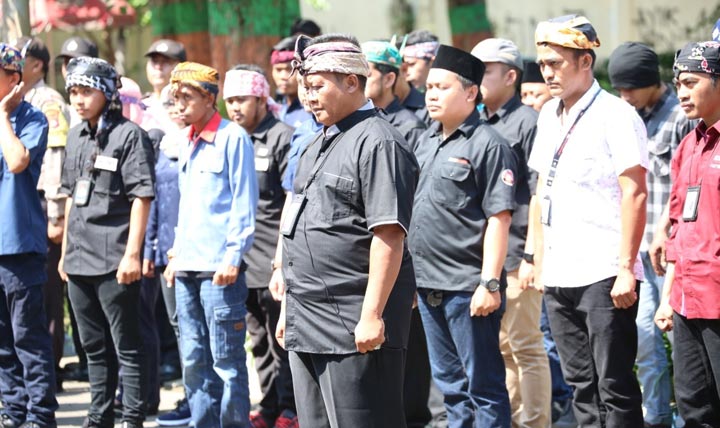 Para wartawan mengikuti upacara bendera dalam rangka Hari Pers Nasional (HPN) tahun 2020.