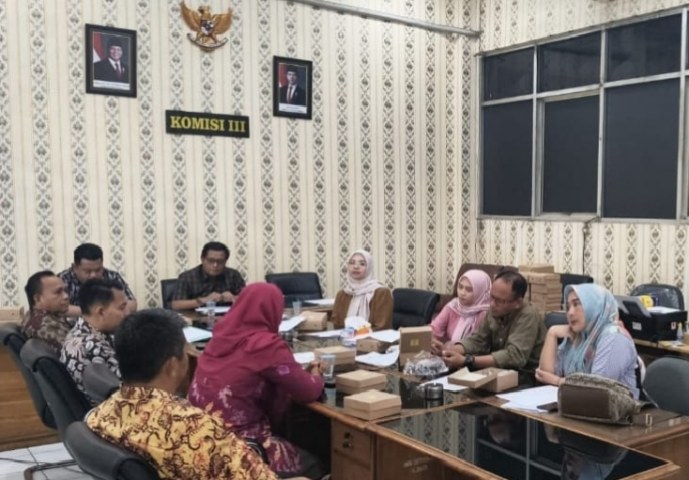 Rapat Komisi III DPRD Situbondo dengan OPD mitra kerja