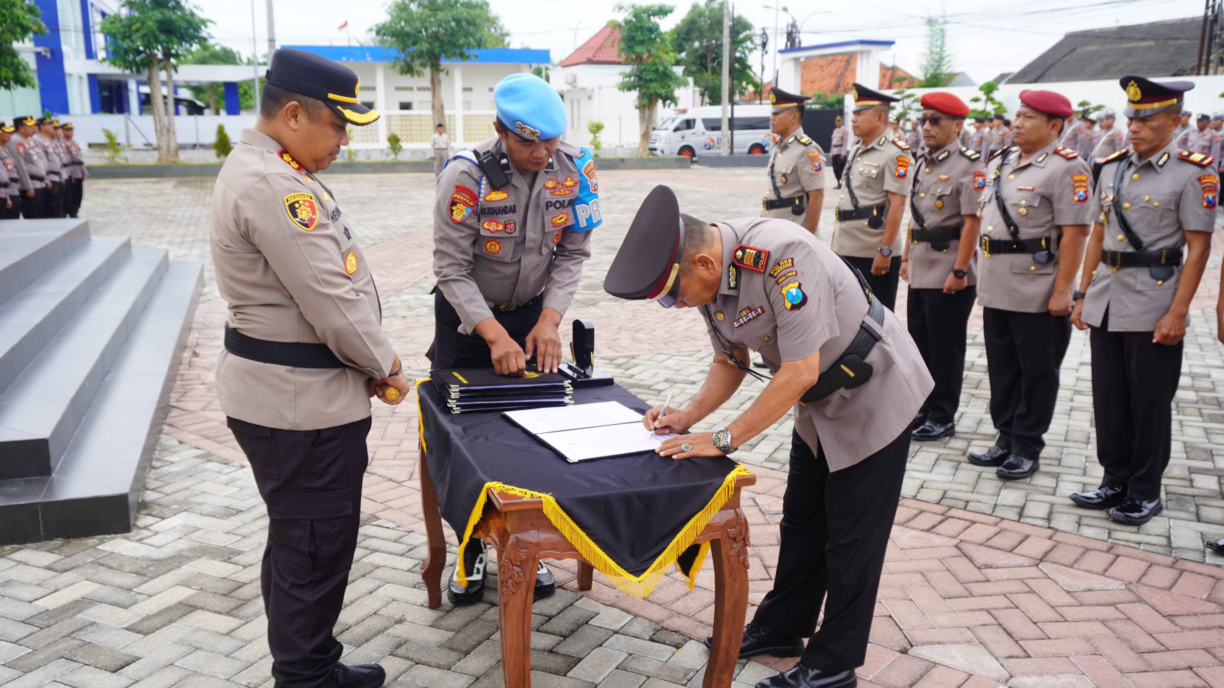 Sertijab sembilan PJU yang digelar di halaman Mapolres Pamekasan