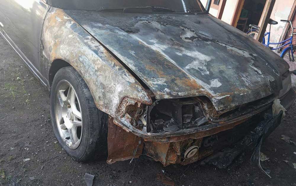 Kondisi mobil usai dilalap api.