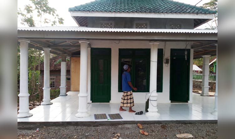 Mushola Al Azhar yang terletak di Desa Kedungsalam, Kecamatan Donomulyo, Malang.