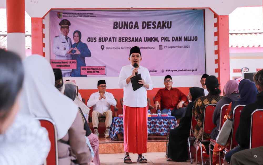 Bupati Jember Muhammad Fawait saat menggelar Bunga Desaku di Balai Desa Karangbayat, Sabtu (27/9/2025).