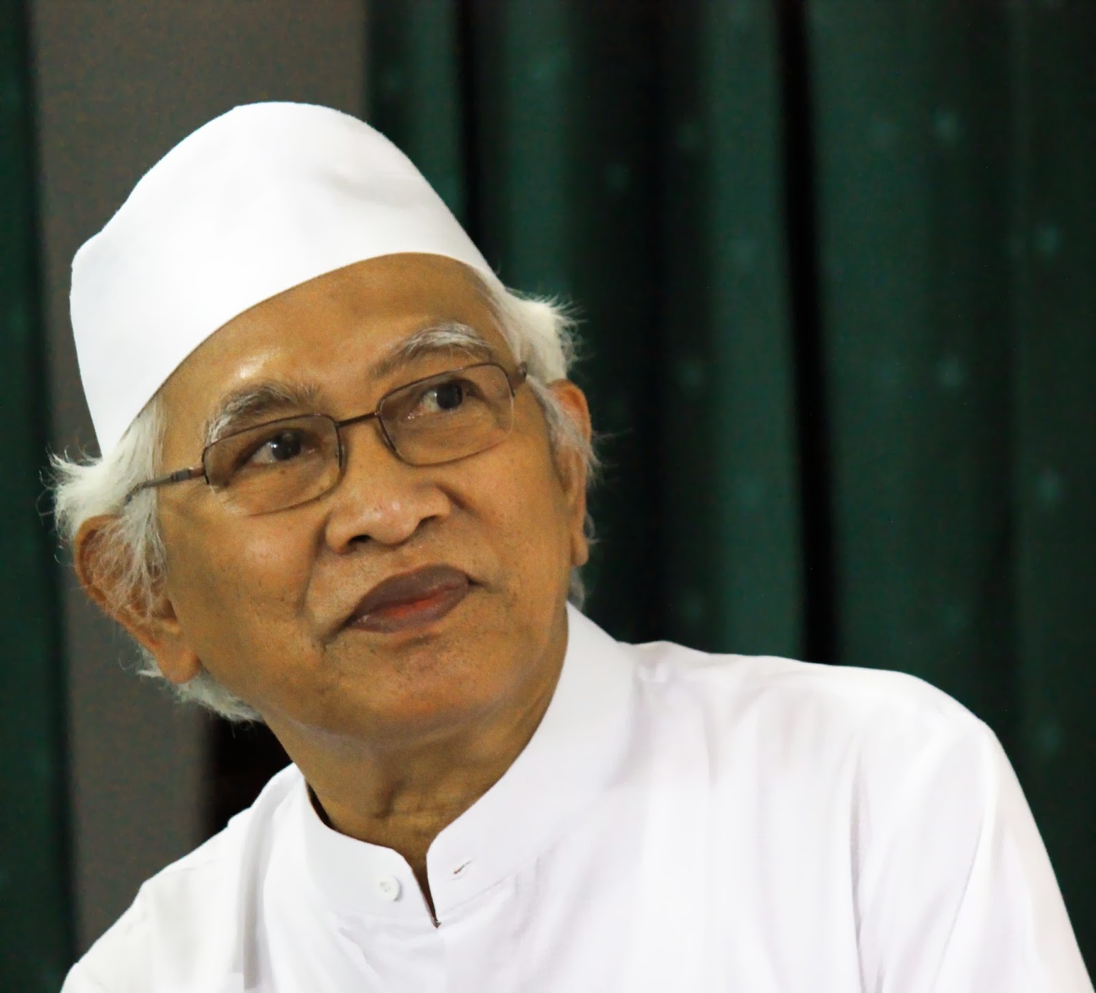 KH A Mustofa Bisri (Gus Mus)