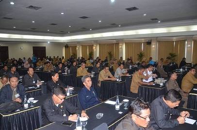 Para pejabat Pemkab Gresik ketika ikuti assesment.
foto: syuhud/ BANGSAONLINE
