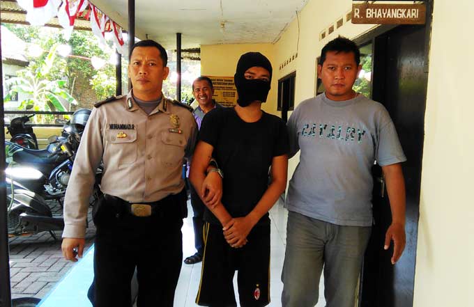 Tersagka Firman diamankan petugas Polsek Porong. 