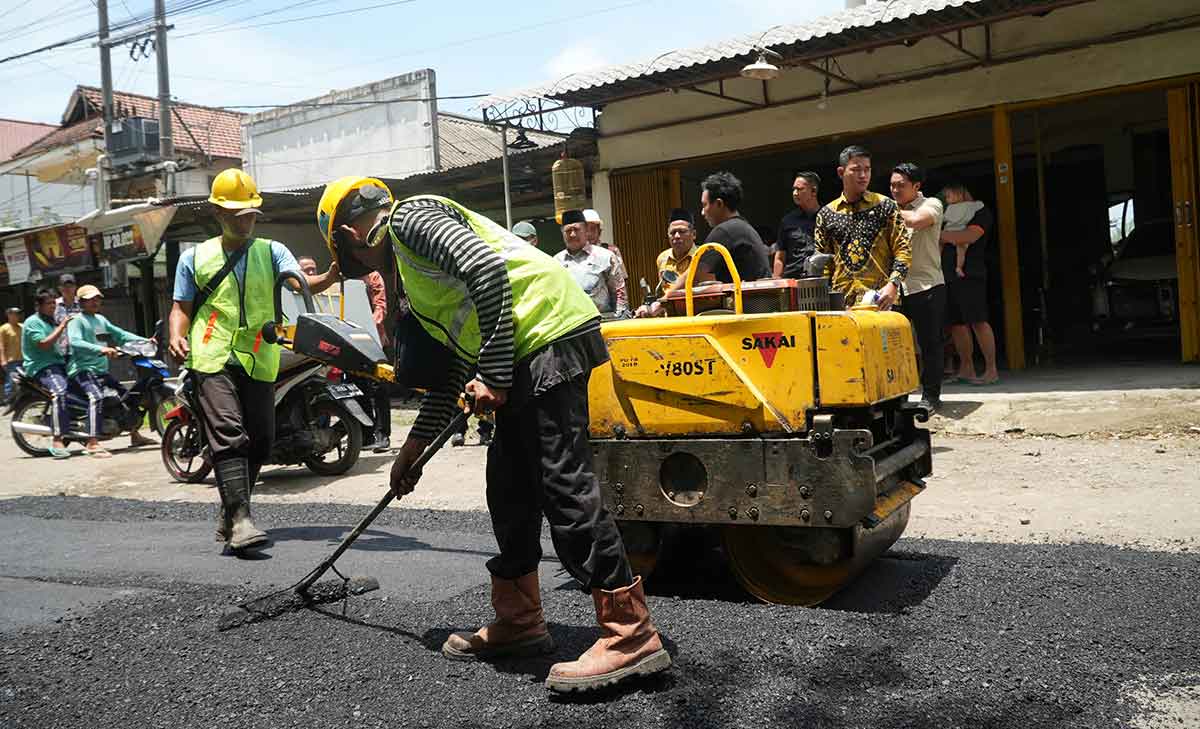 Pastikan Keamanan Pemudik, Bupati Jombang Sidak Jalan Rusak Jelang Lebaran 2025