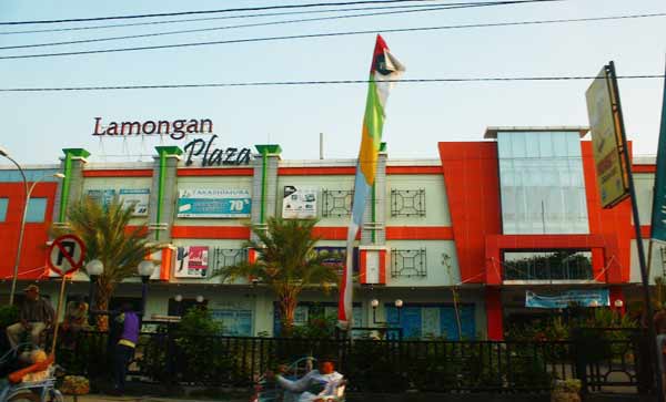Lamongan Plaza. foto: nurqomar/ BANGSAONLINE