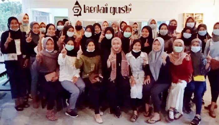 Kaum milenial Ponorogo saat Ngopi Bareng Cawabup Lisdyarita.