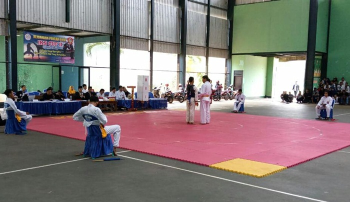 Kejuaraan pencak IKS Cup 2 yang digelar di lapangan tenis indoor, Kabupaten Tuban.