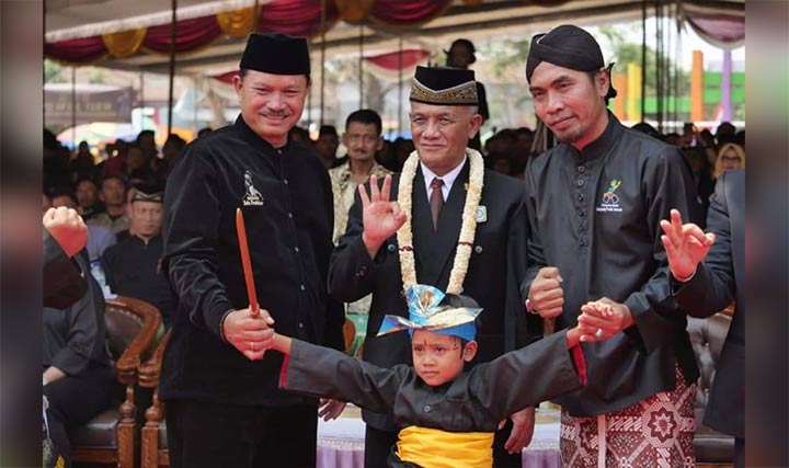 Wali Kota Madiun Maidi dan Bupati Madiun Ahmad Dawami mengapresiasi kegiatan Suran Agung yang rutin digelar tiap tahun. 