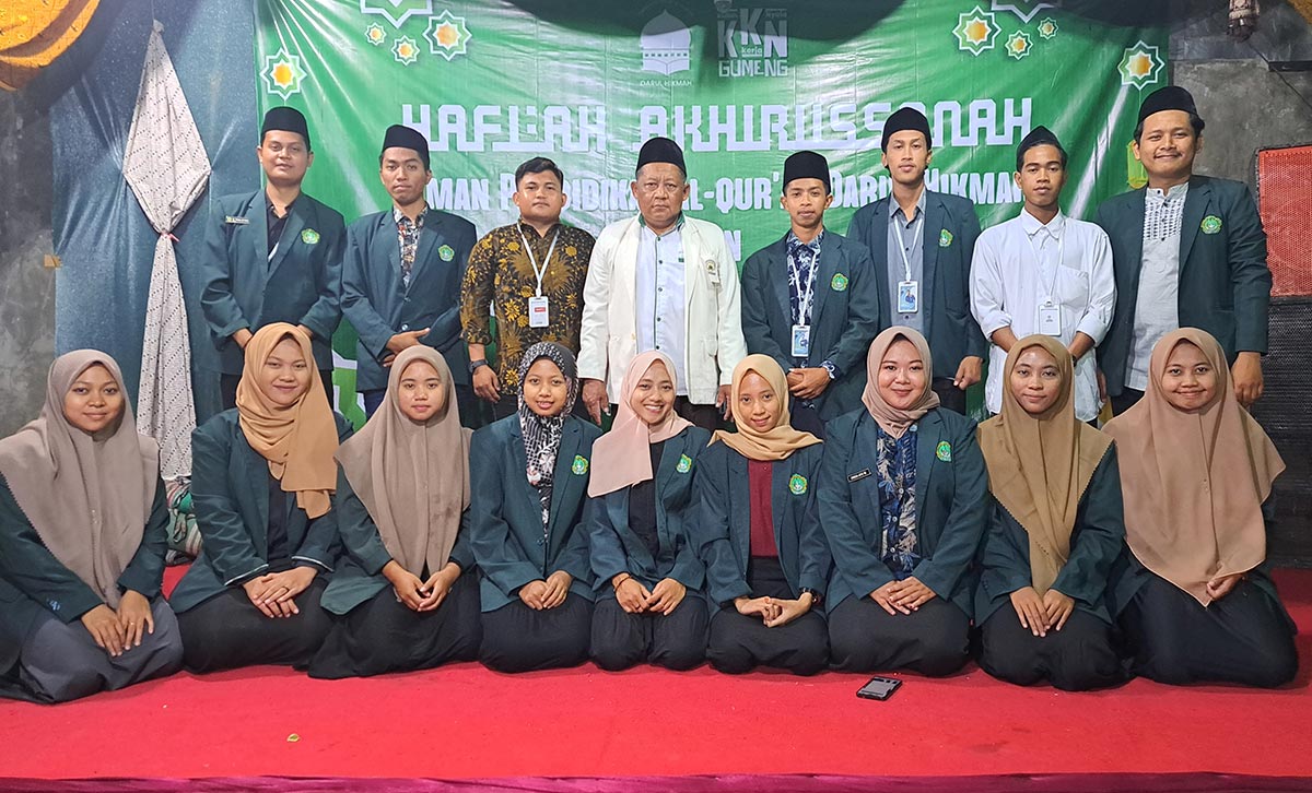 Santri saat membacakan sholawat pada kegiatan semarak Ramadhan 1444 H.