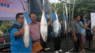 Para pemenang bandeng kawak. foto Nanang Ichwan/BangsaOnline