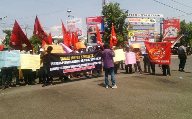 Aksi FPPM menolak pengosongan lahan oleh PT Kismo Handayani.