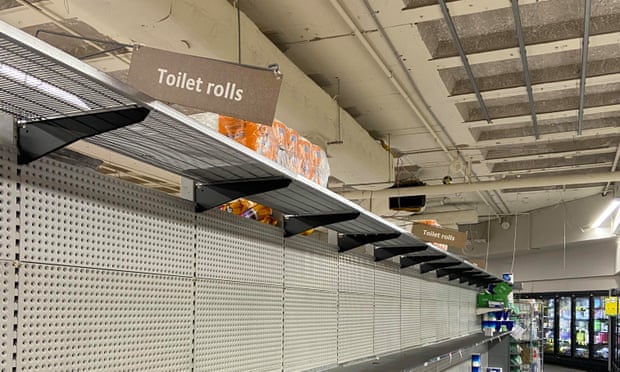 Rak tisu toilet yang kosong. foto: theguardian