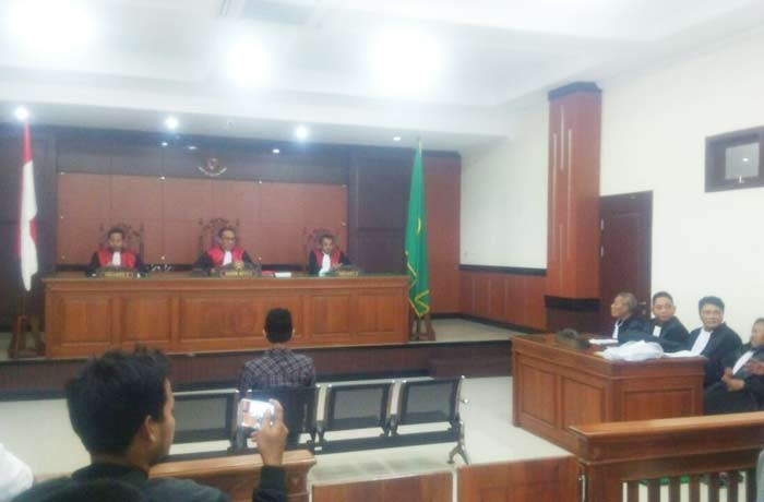 Suasana sidang dengan terdakwa penolak revitalisasi Alun-alun Gresik.