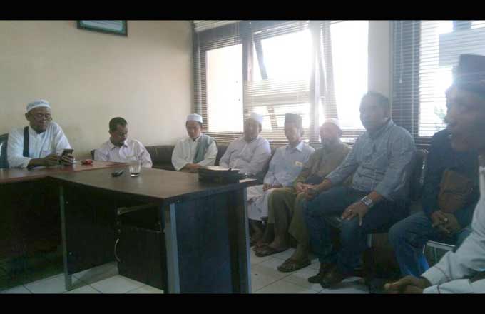 Tagih Penutupan Tempat Karaoke, FMDT Ngeluruk Kantor Satpol PP dan Polres Pamekasan 