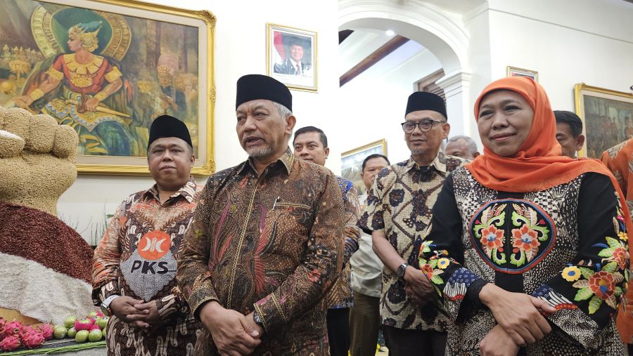 Presiden PKS, Achmad Syaikhu melakukan silaturahmi ke Gubernur Jawa Timur, Khofifah Indar Parawansa, di Gedung Negara Grahadi, Surabaya. foto: istimewa.