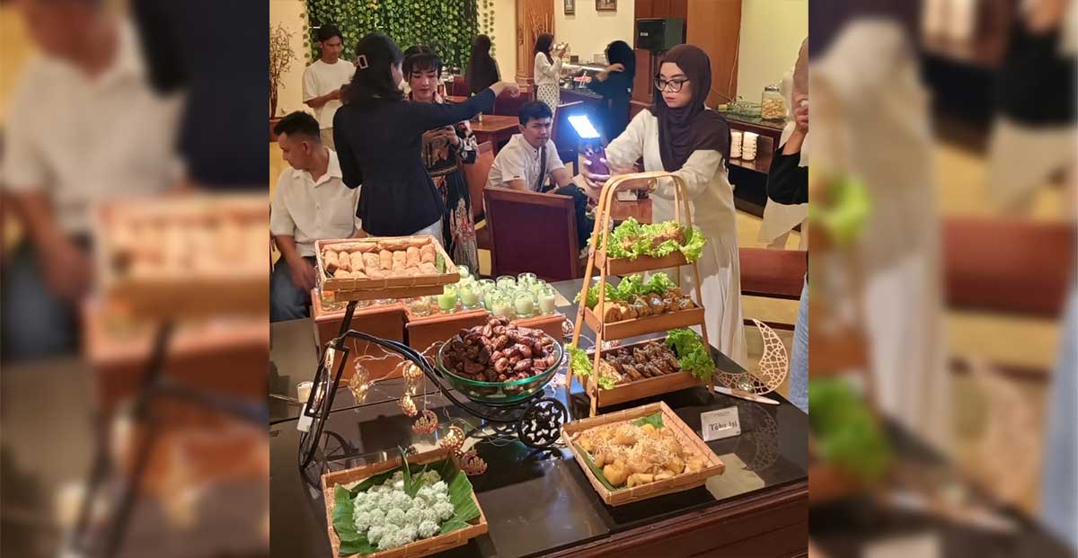 Menu yang disajikan Quds Royal Hotel Surabaya saat launching paket Royal Iftar dalam rangka menyambut Ramadhan tahun ini.
