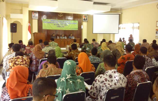 Suasana bimtek kearsipan di gedung Korpri. foto: udin/ BANGSAONLINE